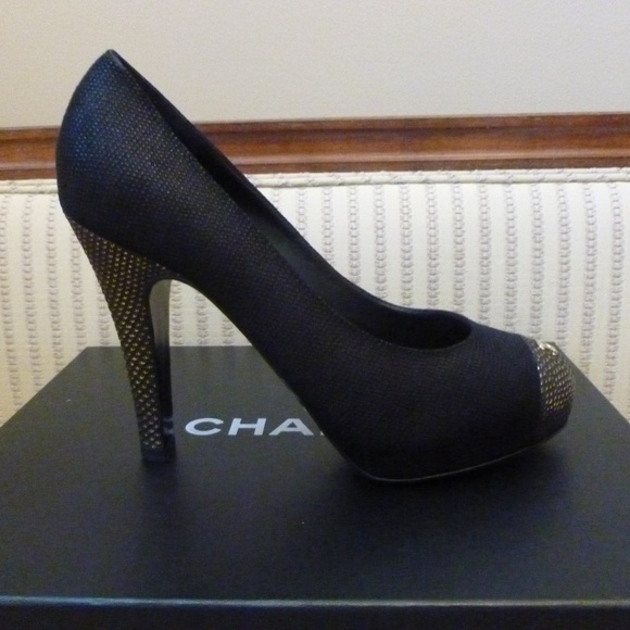 Chanel Textured Leather Metallic Gold Toe Pumps - Picture 6 of 8